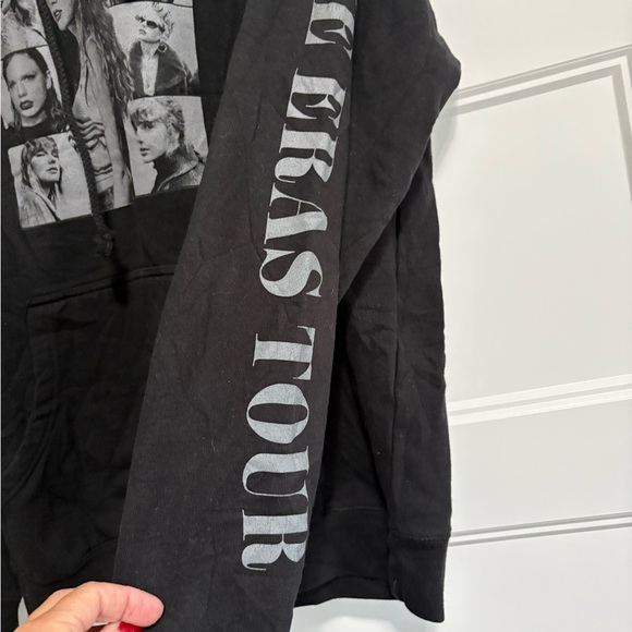 Taylor Swift Eras Tour Hoodie SZ Medium - Picture 3 of 7